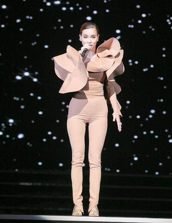 mac do diem dua, cun con, bieu tuong thoi trang ha ho cung co luc nhu "tham hoa" - 9