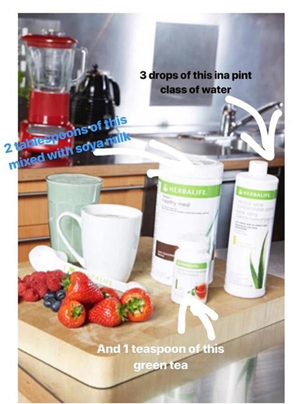 vua sinh doi, me tre da lay lai voc dang kieu nu nho bua sang voi dung 3 loai nuoc - 3