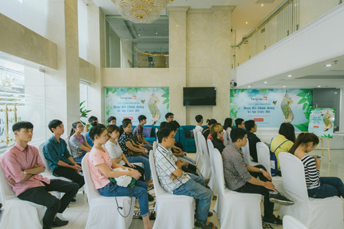 Giới trẻ xếp hàng dài chạy đua theo cuộc thi sắc đẹp - 2