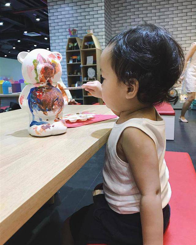 sau 6 nam ket hon, lan dau ha tang ke cuoc song lam me "kho" den the nay - 4