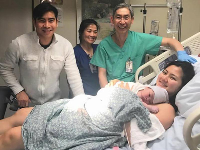 Năm 2016, nữ diễn viên Ngọc Lan và ông xã Thanh Bình hạnh phúc đón chào cậu con trai đầu lòng nặng 4kg tại Mỹ. Dù thai nhi được chẩn đoán quá lớn nhưng Ngọc Lan vẫn quyết tâm sinh thường. 

