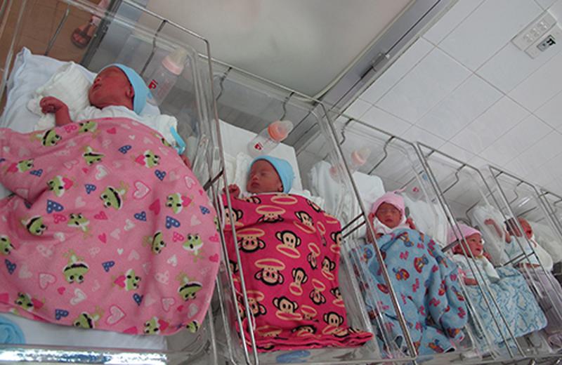 Ở Việt Nam cũng từng ghi nhận một trường hợp duy nhất sinh 5. Đó là 5 bé chào đời vào ngày 7-3-2013 tại bệnh viện Từ Dũ (TP.HCM), con của chị Lê Huỳnh Anh Thư (SN 1985).
