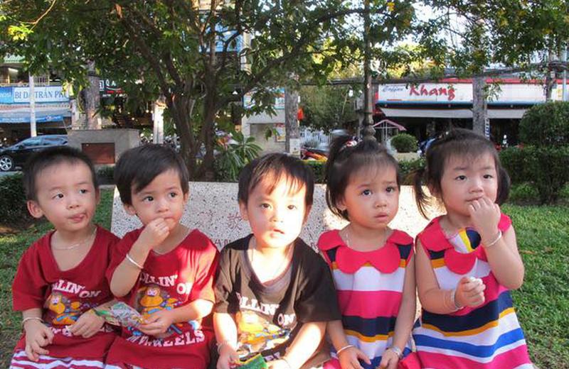 Hiện nay 5 bé đã 5 tuổi và đều cực kỳ đáng yêu, khỏe mạnh. Là ca sinh 5 đầu tiên tại Việt Nam, các bé và gia đình nhận được nhiều sự quan tâm, giúp đỡ của cơ quan cũng như các nhà hảo tâm. 
