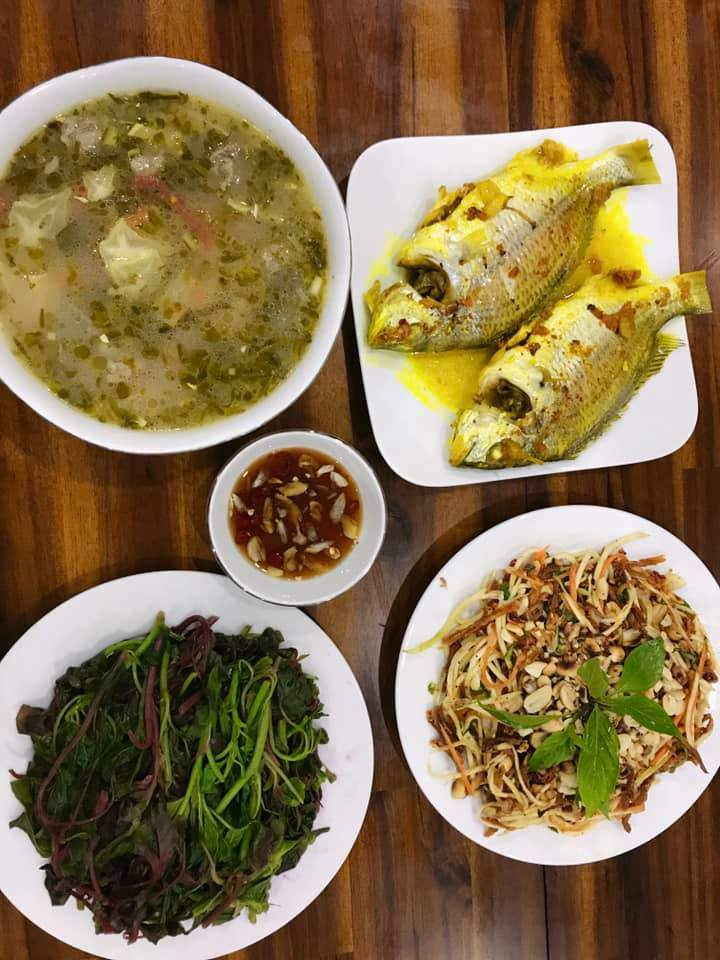 ba me khoe mam com duoi 100 nghin, tuong kho ai ngo nga ngua truoc tai dam cua chi em - 3