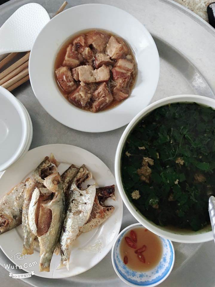 ba me khoe mam com duoi 100 nghin, tuong kho ai ngo nga ngua truoc tai dam cua chi em - 5