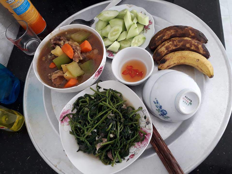 ba me khoe mam com duoi 100 nghin, tuong kho ai ngo nga ngua truoc tai dam cua chi em - 10