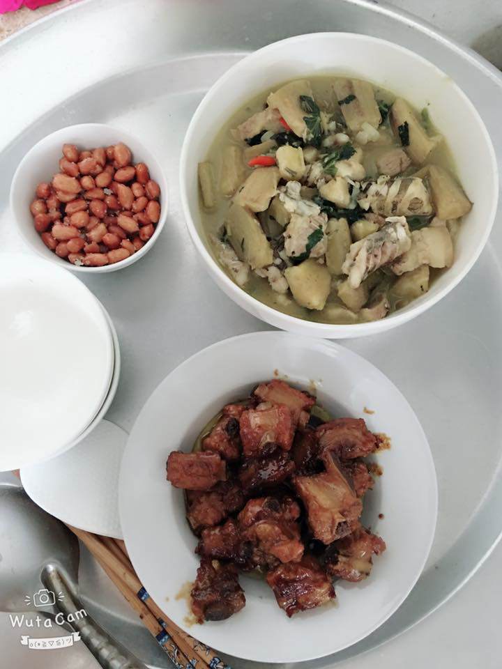 ba me khoe mam com duoi 100 nghin, tuong kho ai ngo nga ngua truoc tai dam cua chi em - 6