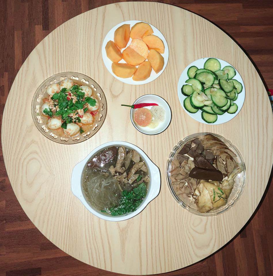 ba me khoe mam com duoi 100 nghin, tuong kho ai ngo nga ngua truoc tai dam cua chi em - 12