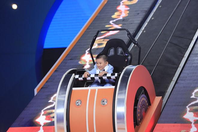 cau be 4 tuoi co nu cuoi tuoi nhu hoa lam nen ky tich moi tai nhanh nhu chop nhi - 3