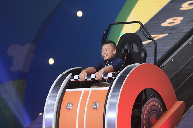 cau be 4 tuoi co nu cuoi tuoi nhu hoa lam nen ky tich moi tai nhanh nhu chop nhi - 4