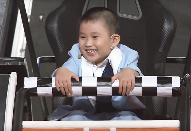 cau be 4 tuoi co nu cuoi tuoi nhu hoa lam nen ky tich moi tai nhanh nhu chop nhi - 1