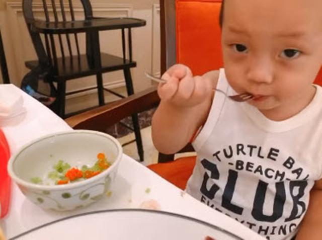 con trai ly kute an ngau nghien mon song ngoai hang ma nhieu nguoi lon khong dam thu - 1