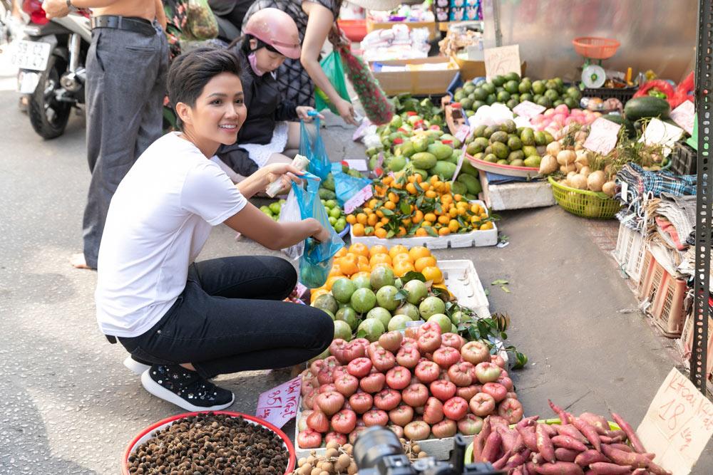 khoe duoc "me chong" tang trang suc, h'hen khien fan tu hoi co lay chong hoi nao? - 7