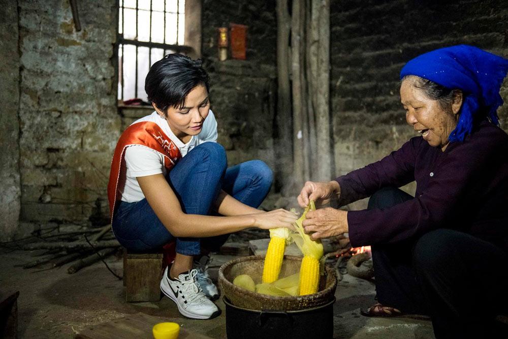 khoe duoc "me chong" tang trang suc, h'hen khien fan tu hoi co lay chong hoi nao? - 6