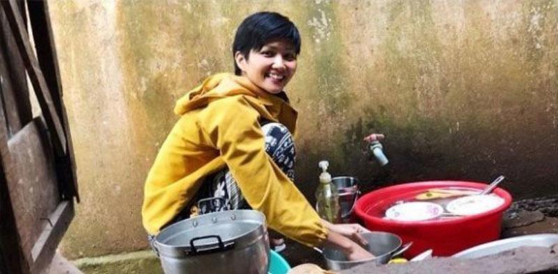 khoe duoc "me chong" tang trang suc, h'hen khien fan tu hoi co lay chong hoi nao? - 5