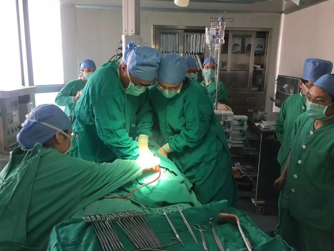 me tre muon ran de, nu bac si quyet giu chat roi het len: “em be chua the chao doi!” - 5