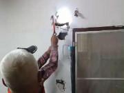 Tin tức - Nghe tiếng rít ghê rợn bên trong tường, chủ nhà phá ra mới phát hiện điều khủng khiếp