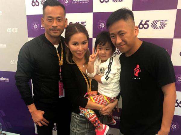 phu nu de mui long: vo ca ty phu song bai la vi du, san sang tha thu cho chong - 1