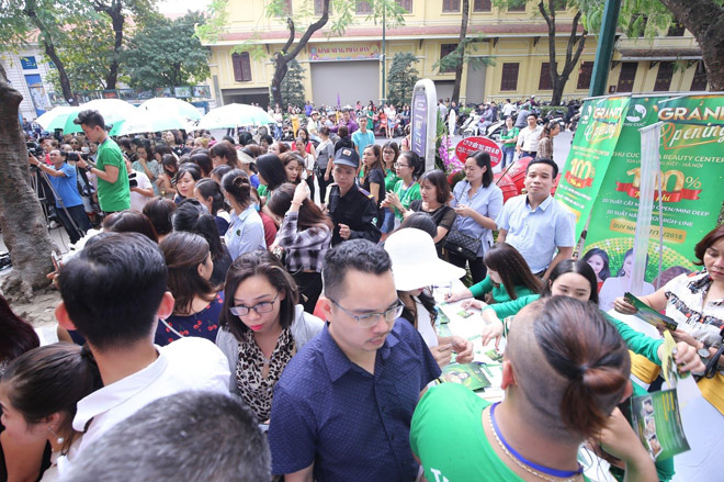 thu cuc mega beauty center "vo tran" ngay khai truong voi hon 1.500 nguoi tham du - 3