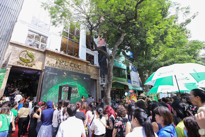 thu cuc mega beauty center "vo tran" ngay khai truong voi hon 1.500 nguoi tham du - 4