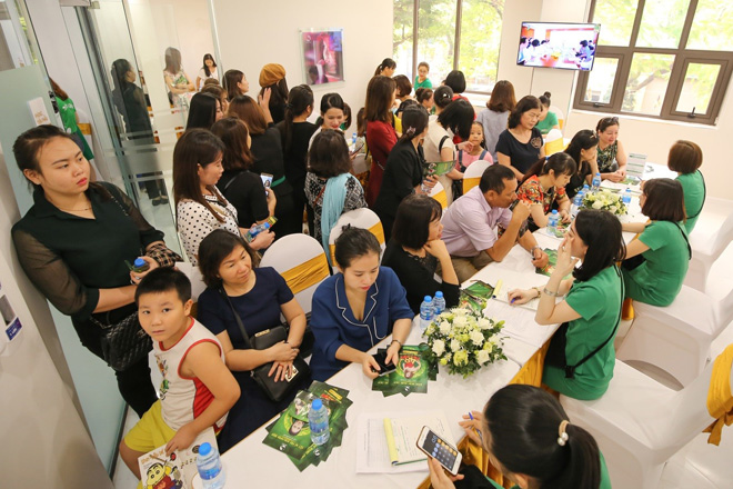 thu cuc mega beauty center "vo tran" ngay khai truong voi hon 1.500 nguoi tham du - 7