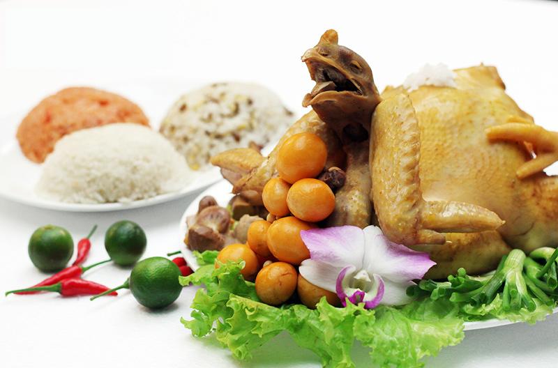 Thịt gà là món ăn thơm ngon, quen thuộc trong mỗi bữa ăn của gia đình người Việt, đặc biệt khi nhà có cỗ. Tuy nhiên, rất nhiều bộ phận trong con gà vô cùng bẩn và độc hại cho sức khỏe của con người nếu ăn nhiều.
