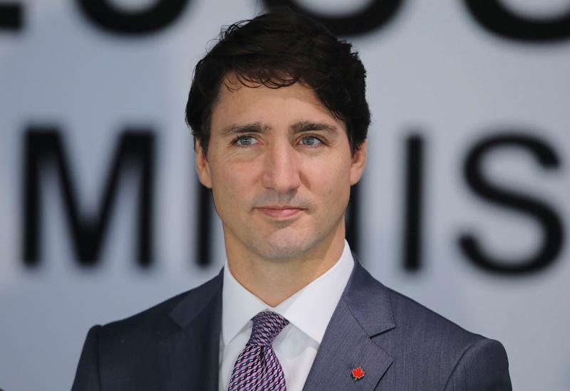 1. Thủ tướng Canada Justin Trudeau

Đắc cử vị trí Thủ tướng Canada khi mới 45 tuổi vào năm 2015, Justin Trudeau đã trở thành một trong những chính trị gia trẻ tuổi nhất thế giới. Ông từng được bình chọn là một trong những người đàn ông hấp dẫn nhất hành tinh.
