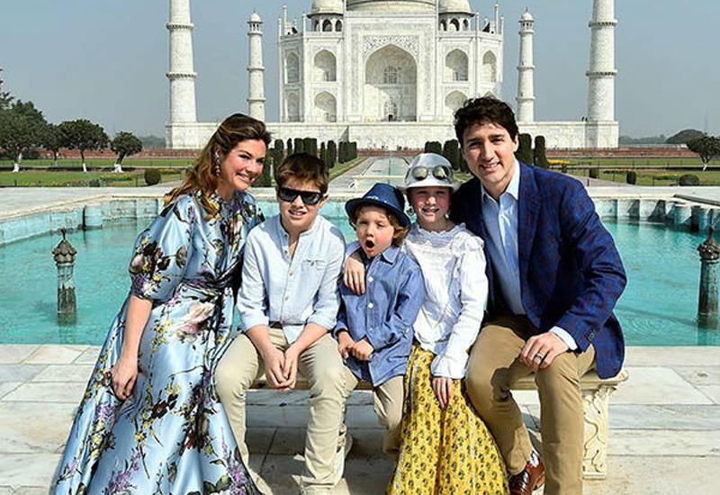 Đẹp trai và tài giỏi là thế nhưng chắc hẳn chị em sẽ mừng hụt khi biết Thủ tướng Canada đã có 1 vợ và 3 con. Ông được nhận xét là người đàn ông hoàn hảo của gia đình. Cuộc sống hôn nhân viên mãn của ông là niềm ao ước của bao người.
