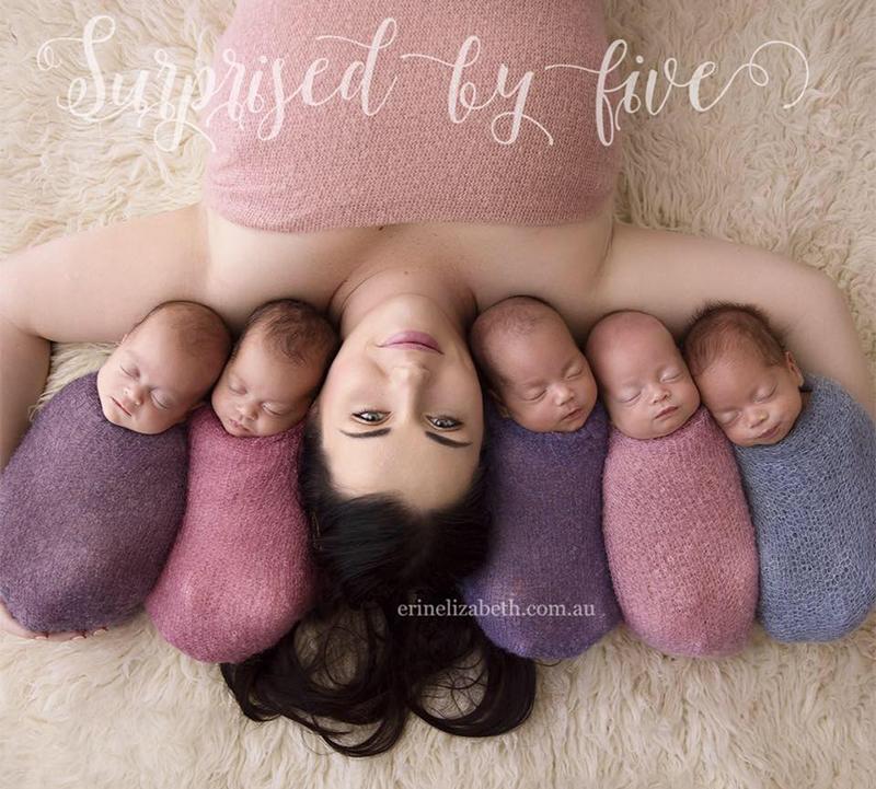 Cô Kim Tucci (28 tuổi), mẹ của 5 bé trước đó đã có 1 con trai lớn với người chồng trước. Khi kết hôn lần 2, cô đã sinh 2 bé gái. Hai vợ chồng vốn muốn mang thai lần 3 để sinh thêm một bé trai. 
