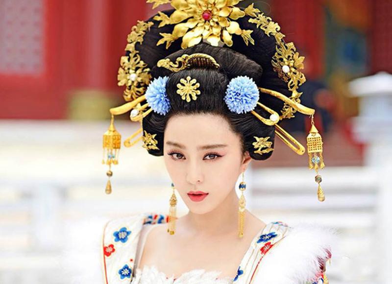 Lý Phượng Nương là hoàng hậu của vua Tống Quang Tông, hoàng đế thứ 12 của nhà Tống. Được gia đình chiều chuộng từ bé nên tính khí của Lý Phượng Nương khá thất thường. Bà sẵn sàng trừng trị tàn độc bất kỳ kẻ nào dám làm trái ý mình.

