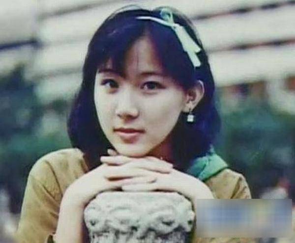 ngoi sao 24/7: chan duoi hoa bat buom ben ngoai, ty phu song bai cung ve voi vo ca - 3