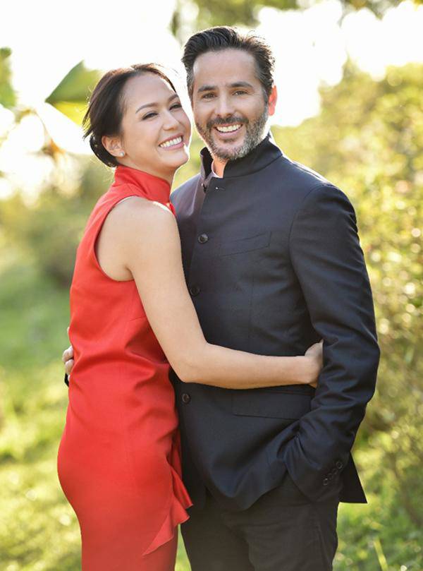 ngoi sao 24/7: chan duoi hoa bat buom ben ngoai, ty phu song bai cung ve voi vo ca - 4