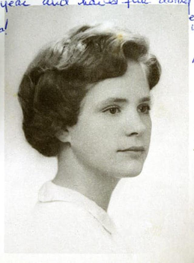 Bị cựu Tổng thống Mỹ kéo xuống hồ bơi sờ soạng, nữ thực tập sinh vẫn quyết không hối hận - 3