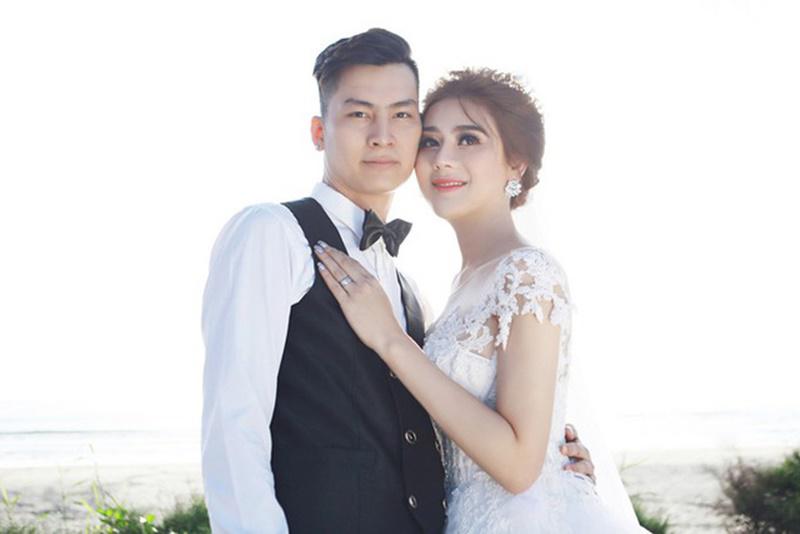 Đầu năm 2018, Lâm Khánh Chi đã tổ chức đám cưới với ông xã Phi Hùng tại một trung tâm tiệc cưới sang trọng ở TP.HCM.
