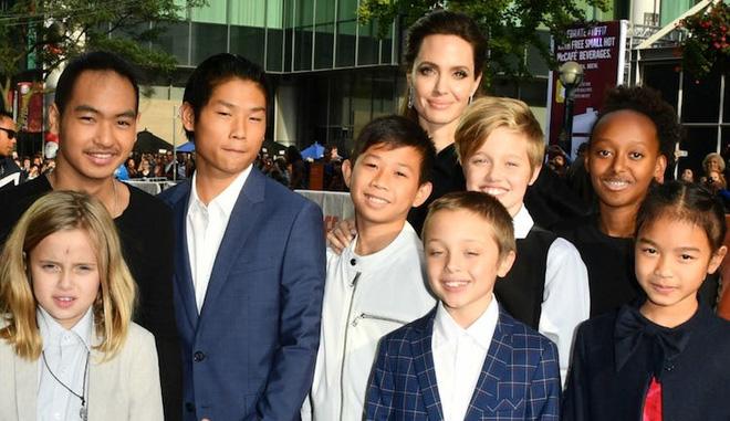 12 năm yêu nhau, 2 năm làm vợ chồng, đây là lần đầu tiên Brad Pitt cầu xin Angelina Jolie - 5