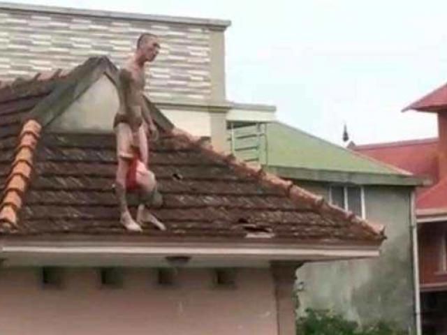 Nam thanh niên thả con trai 1 tuổi từ tầng 2 xuống đất, luôn miệng đòi làm người lương thiện