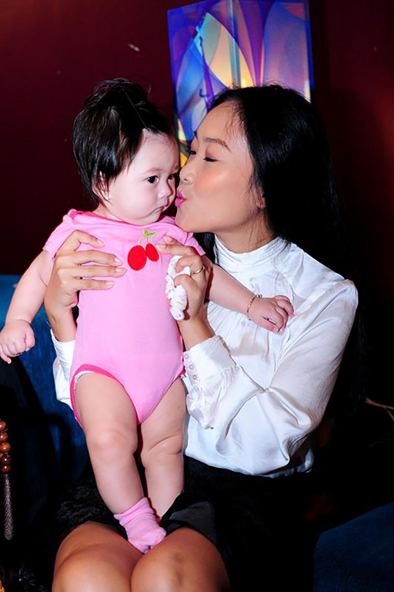 Bé Sol - con gái của Đoan Trang và doanh nhân gốc Thụy Điển Johan Wicklund chào đời vào tháng 4 năm 2014.
