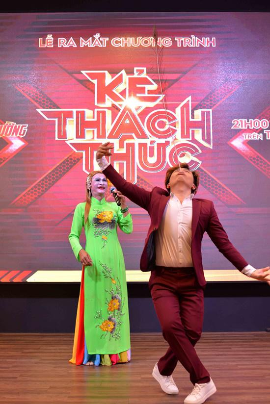 Đại Nghĩa trổ tài múa lông công với biểu cảm amp;#34;khinh thường khán giảamp;#34; - 1