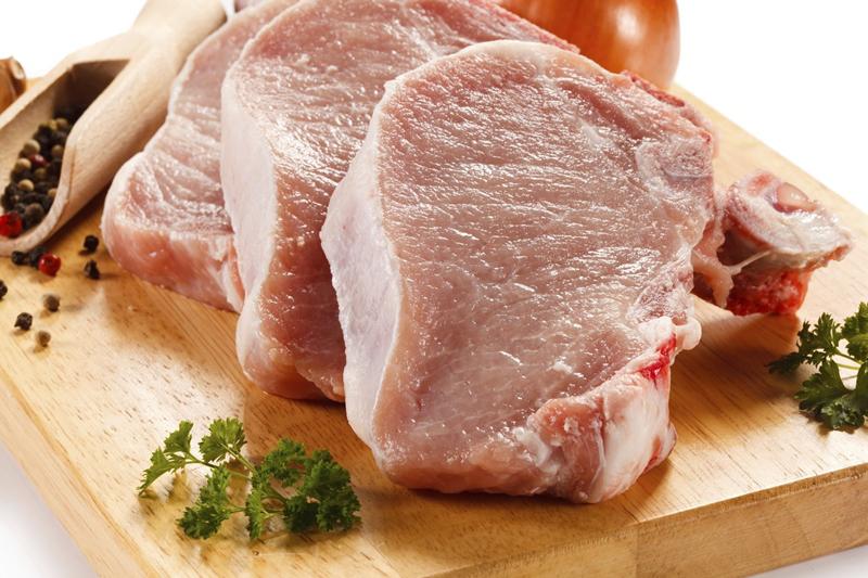 Thông thường, khối mỡ và khối nạc của thịt ngon, sạch sẽ liền nhau. Khi thái thịt, miếng thịt sẽ dựng thẳng đứng được, không bị đổ về một bên.
