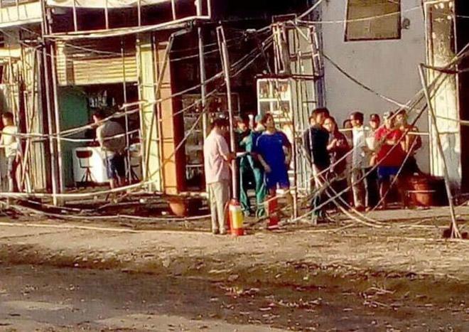 Vụ cháy xe bồn chở xăng ở Bình Phước: 4 người trong một gia đình đều tử vong - 1