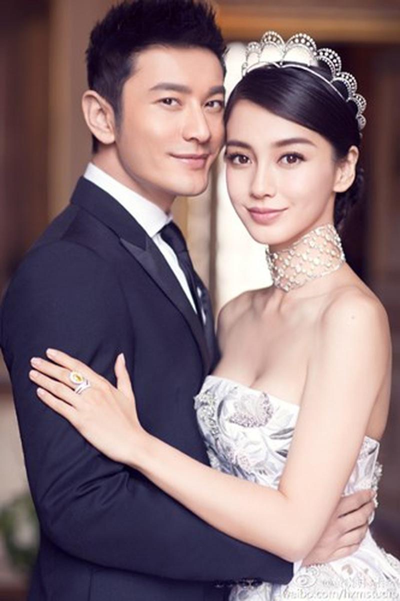 Trong đám cưới thế kỷ, Angelababy thực sự trở thành công chúa. Cô và chú rể Huỳnh Hiểu Minh trở thành cặp đũa lệch ngọt ngào nhất nhì làng giải trí.
