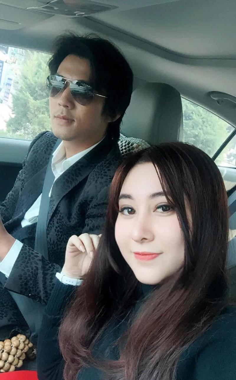 Tuy nhiên ngay sau đó trên mạng xã hội bỗng xuất hiện lời tố cáo của nữ diễn viên Vy Hảo cho biết Hà Việt Dũng đã yêu cô, hứa hẹn tổ chức đám cưới nhưng lại hẹn hò người khác khi cô mang thai. 
