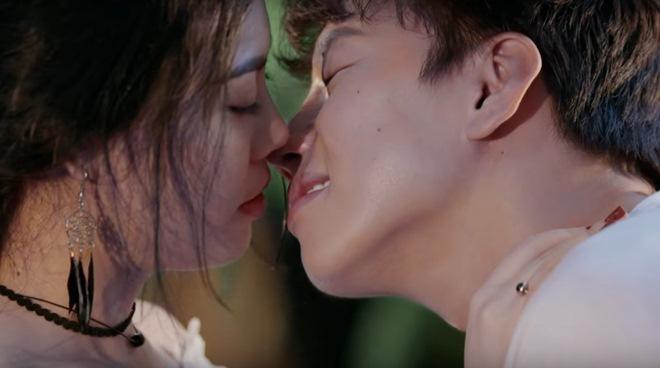 amp;#34;Bi Rain phiên bản Việtamp;#34; cởi trần hôn gái xinh trong amp;#34;Nụ hôn dưới mưaamp;#34; - 2