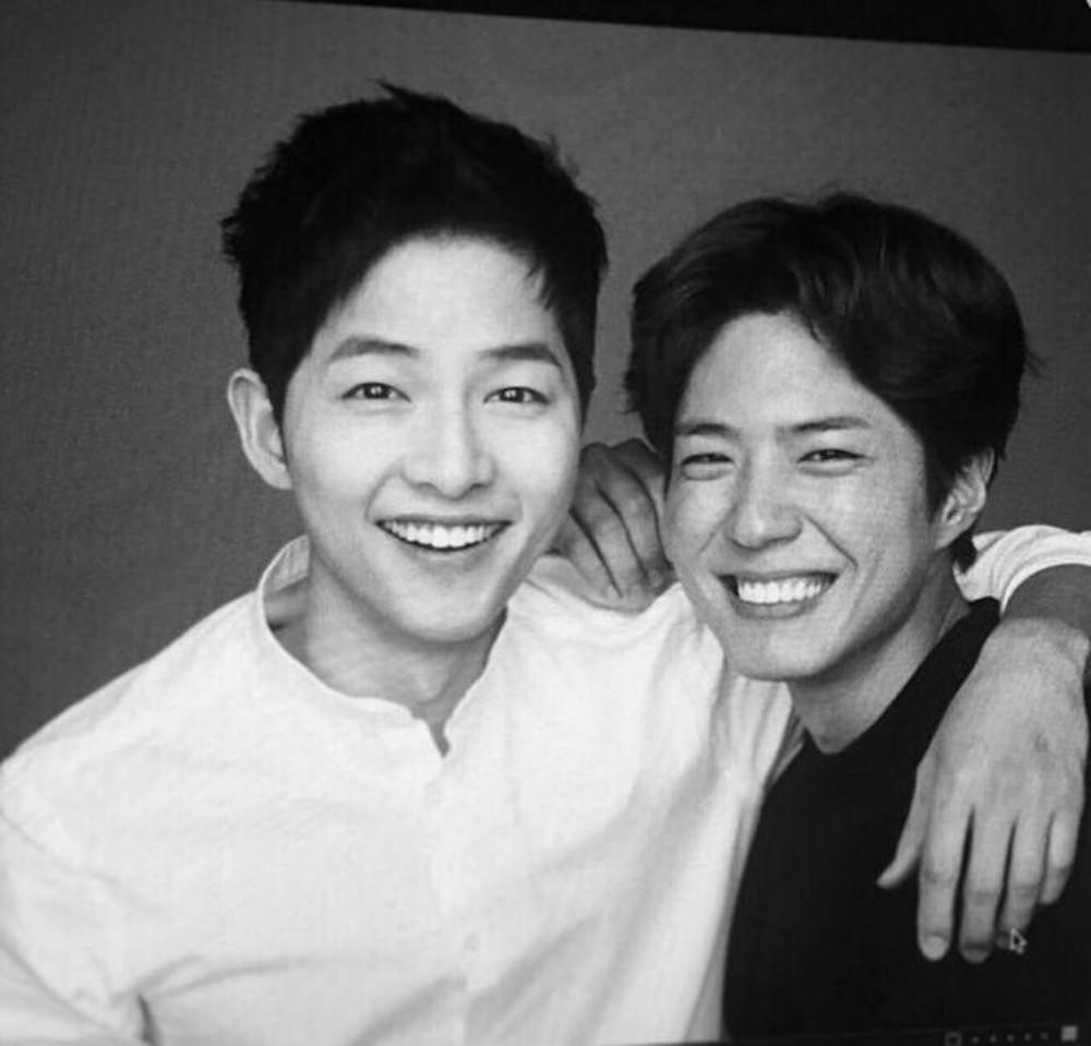 Biết tin đàn em đóng cặp cùng bà xã Song Hye Kyo, Song Joong Ki amp;#34;dằn mặtamp;#34; dễ thương - 5