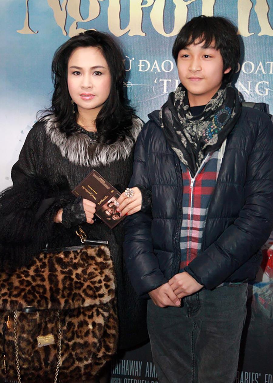 bat ngo truoc ve ngoai cua con trai hong van, thanh lam, my linh khi truong thanh - 6