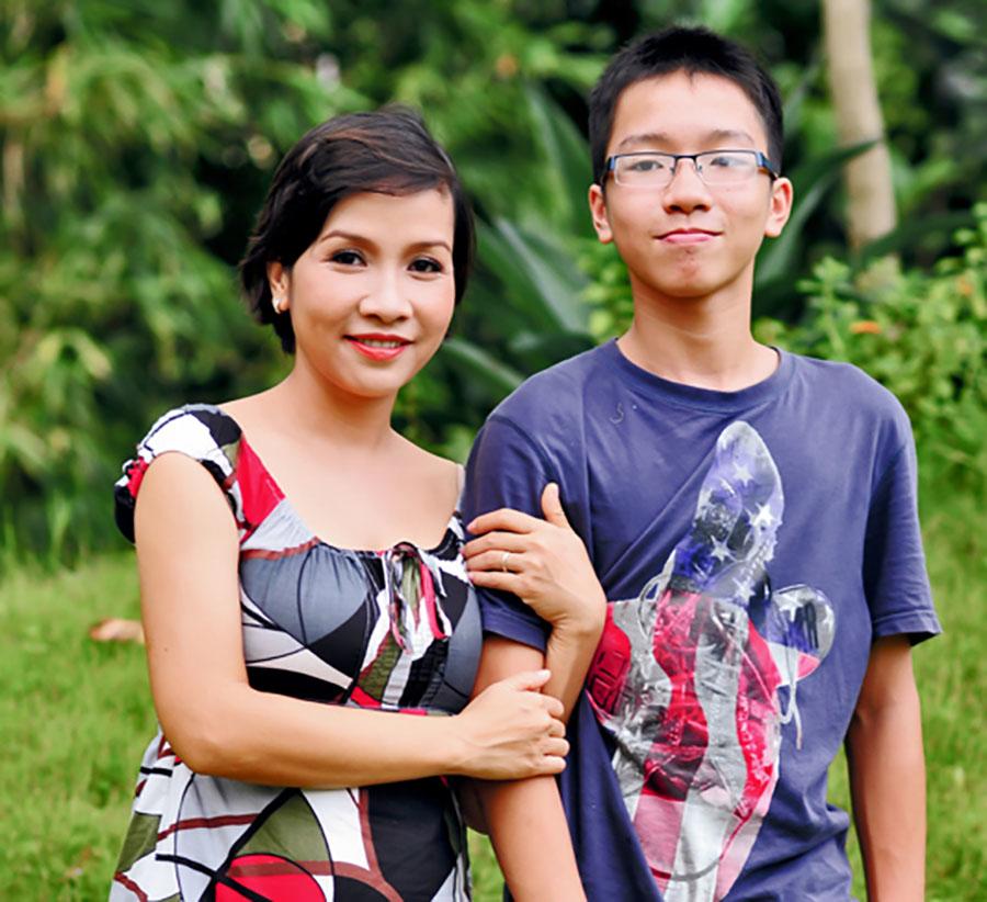bat ngo truoc ve ngoai cua con trai hong van, thanh lam, my linh khi truong thanh - 11