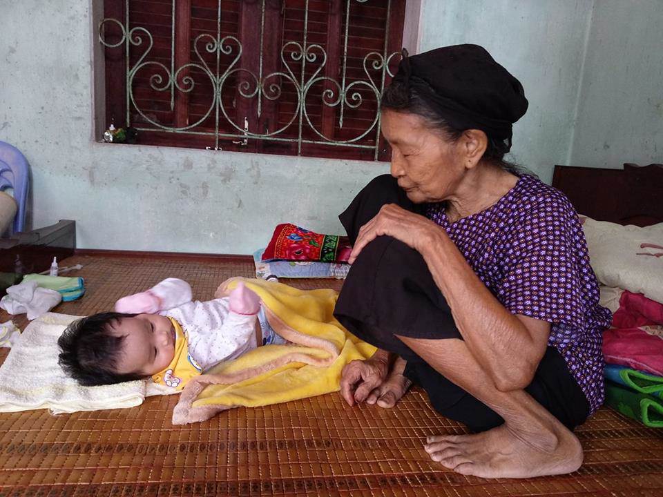 Mẹ Hà Tĩnh khoe ảnh cho con bú gây bão, mách uống thứ này, sữa về “không mang nổi ngực” - 6