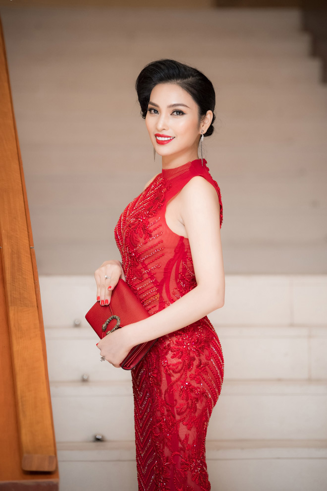 Ngẩn ngơ ngắm sắc vóc bất chấp tuổi tác của MC Huyền Sâm - 4