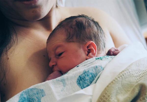 Em bé chào đời suôn sẻ, mẹ đang nằm nghỉ bỗng rít lớn một tiếng rồi ra đi mãi - 3