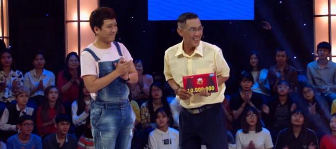 Ông chú 60 tuổi chạy Grab khiến Trấn Thành, Trường Giang phấn khích vì quá duyên dáng - 4